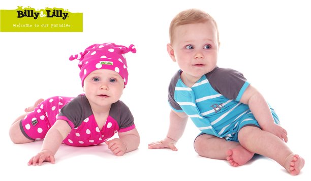 Blije baby’s dragen een Billy & Lilly jumpsuit