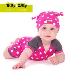 Blije baby’s dragen een Billy & Lilly jumpsuit